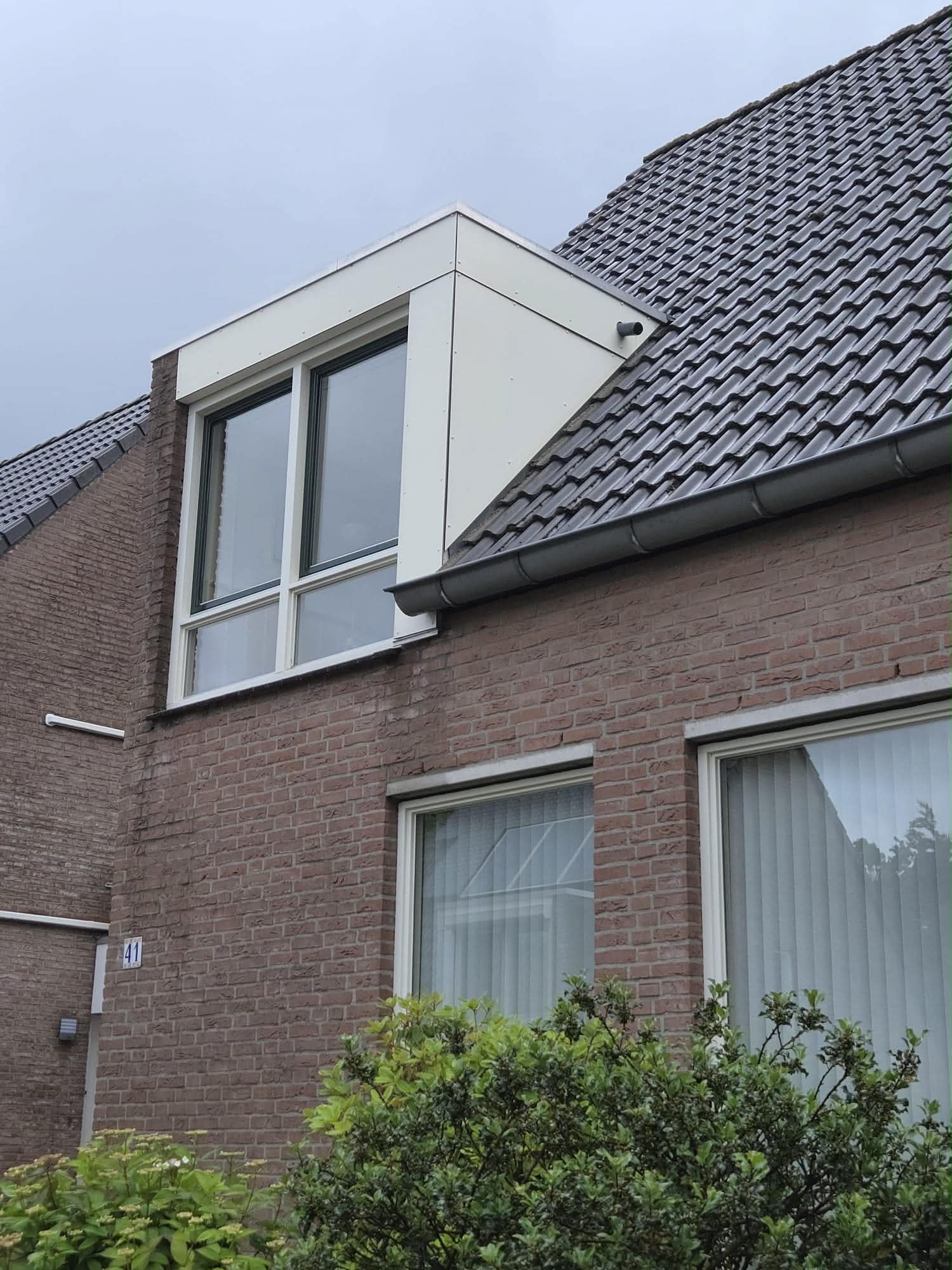 Dakgoot na de reiniging